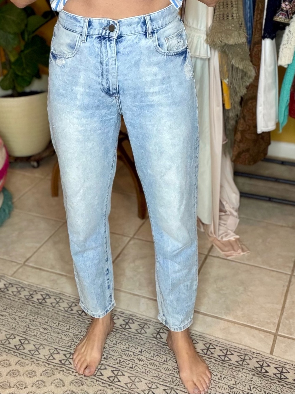 DL1961 Distressed High-Rise Jeans